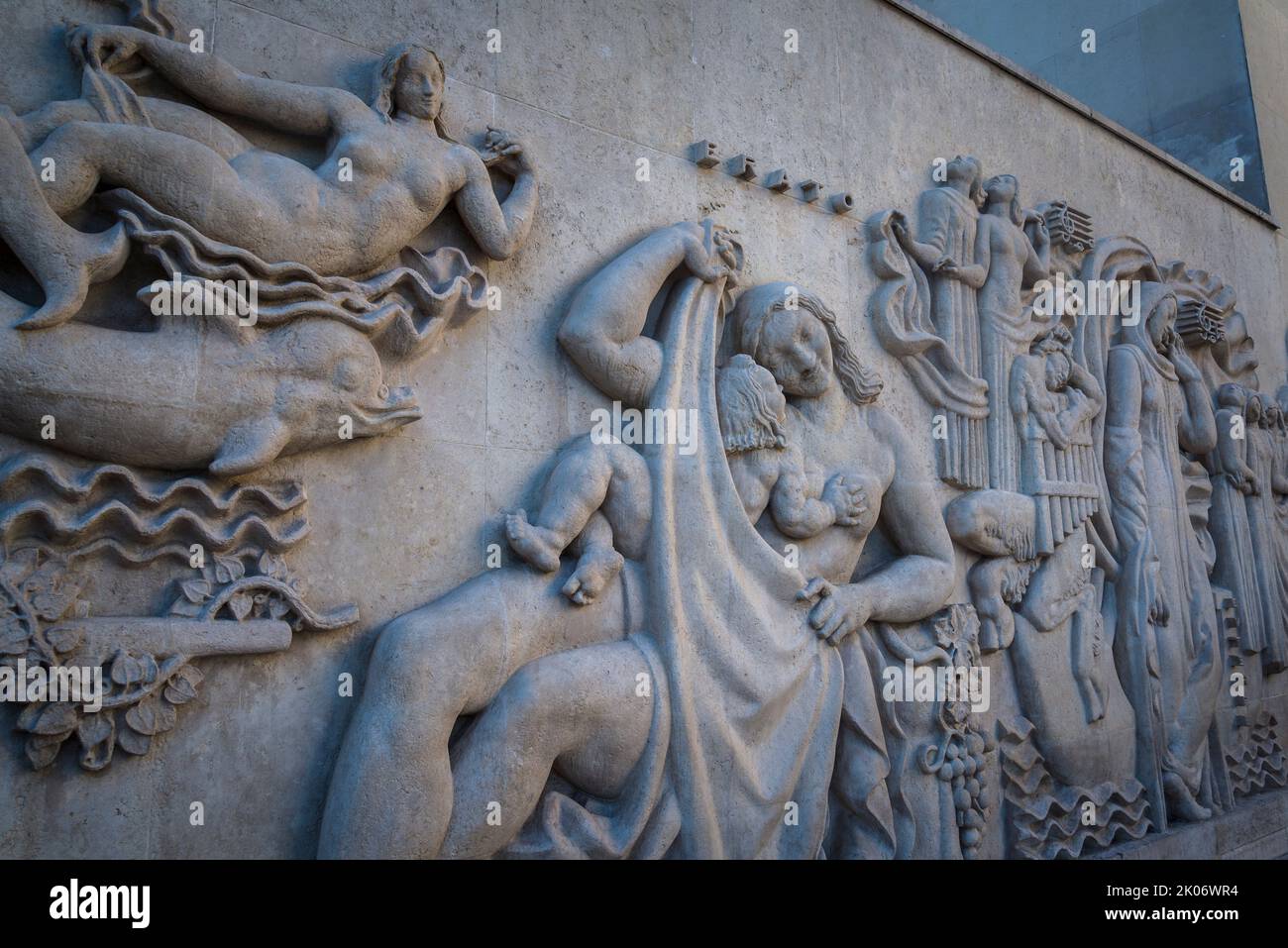 Monumental bas-relief sculpture at the Museum of Modern Art, Musée d ...