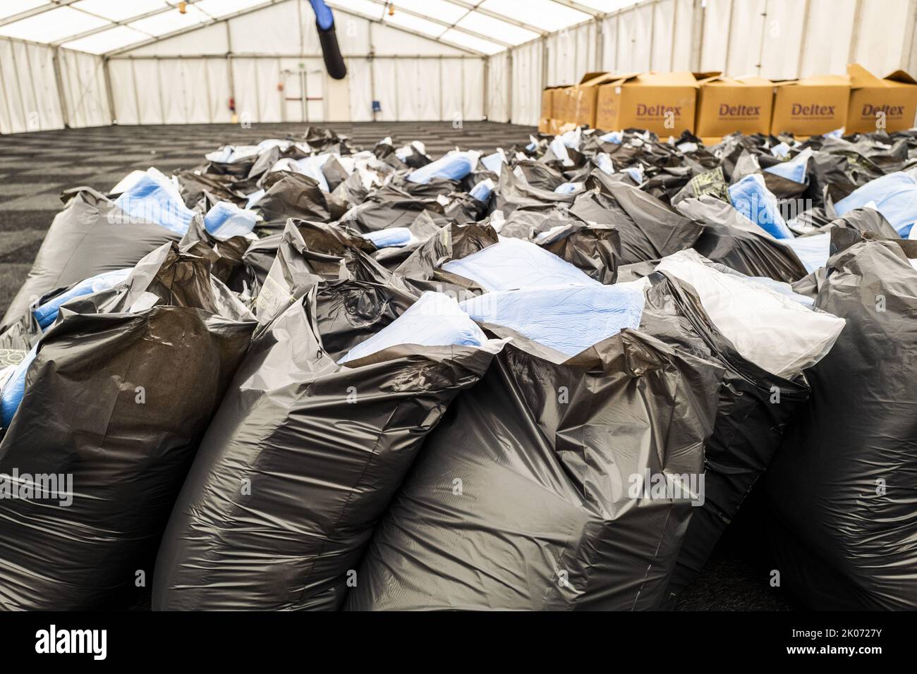 20220910 110955 ZOUTKAMP Bedding in the emergency shelter on the