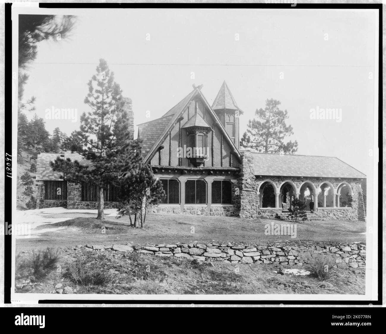Mountain lodge of Mrs. Paul T. Mayo, Bear Creek Canon [Canyon], Rocky Mountains, Colorado--West elevation, between 1903 and 1923. [Home of Margery Verner Reed and Paul Thoburn Mayo]. Stock Photo