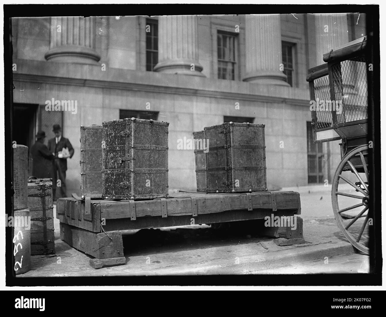 Packing Trunks, between 1909 and 1914. USA. Stock Photo