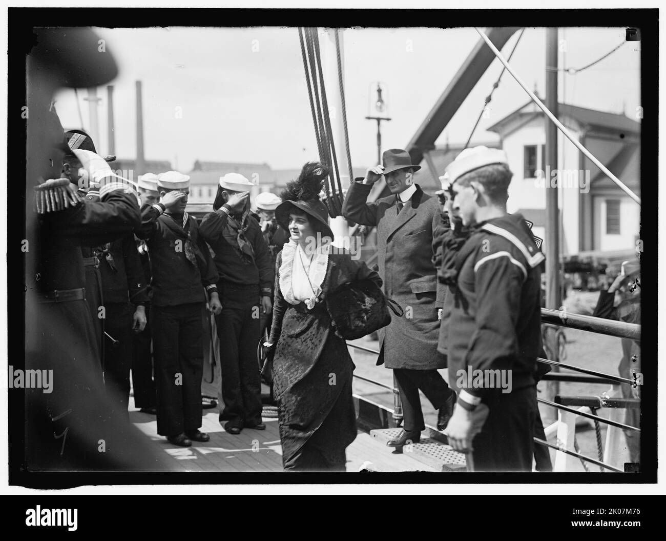 Edith Wilson? and William Gibbs McAdoo, between 1913 and 1917. American lawyer and politician William Gibbs McAdoo (in civilian clothes) and First Lady Edith Wilson with sailors. Stock Photo