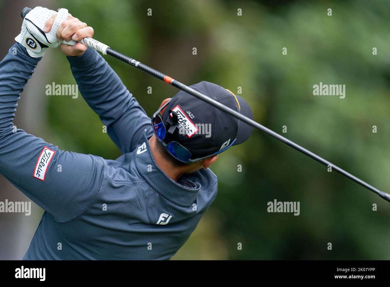 Jazz Janewattananond (THA) and other players wear black ribbon on their hats in memory of the passing of Her Majesty Queen Elizabeth 11 to during the BMW PGA Championship 2022 at Wentworth Club, Virginia Water, United Kingdom, 10th September 2022  (Photo by Richard Washbrooke/News Images) Stock Photo