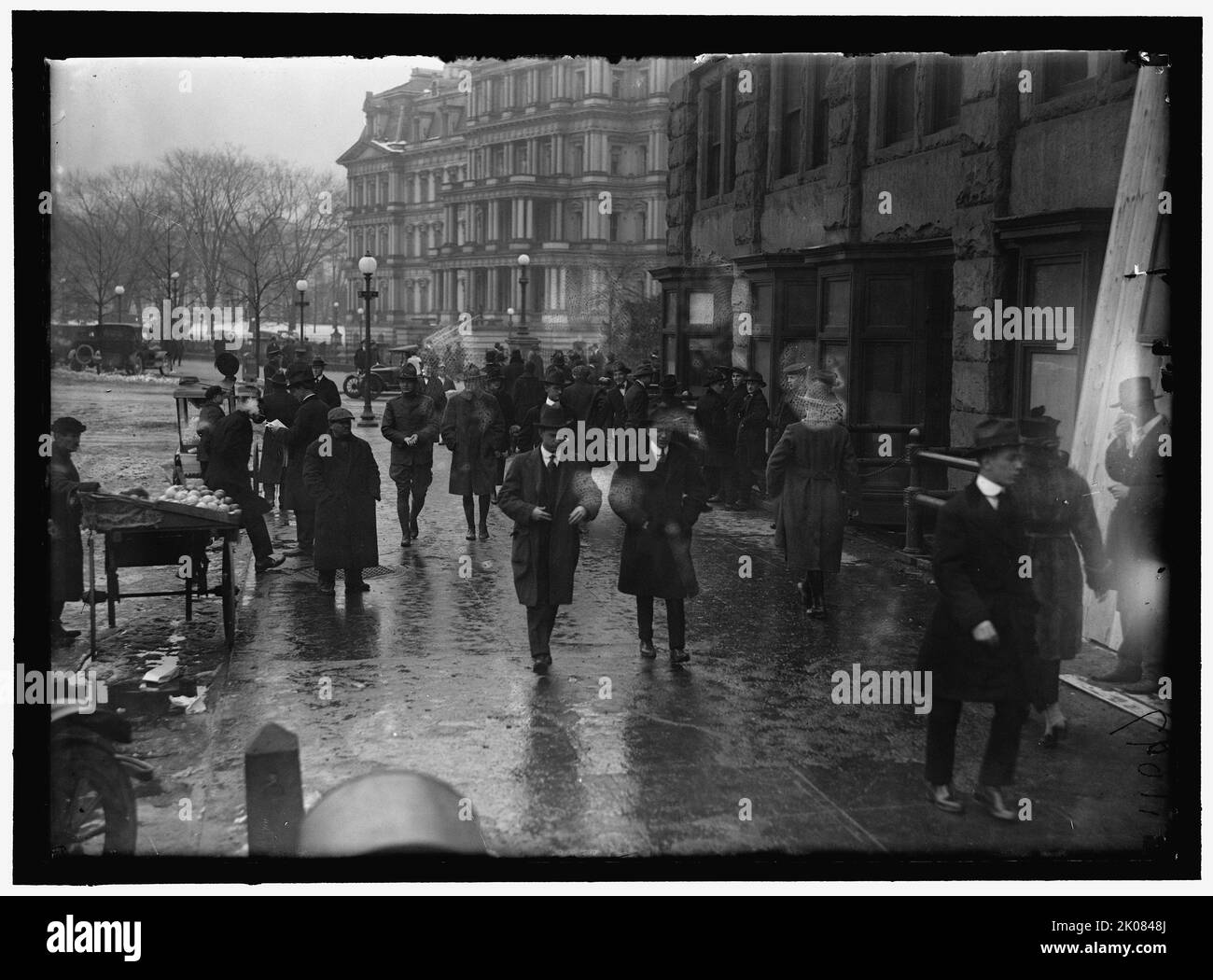 Street scene near 17th Street and State, War &amp; Navy building, Washington, DC, between 1913 and 1918. Stock Photo