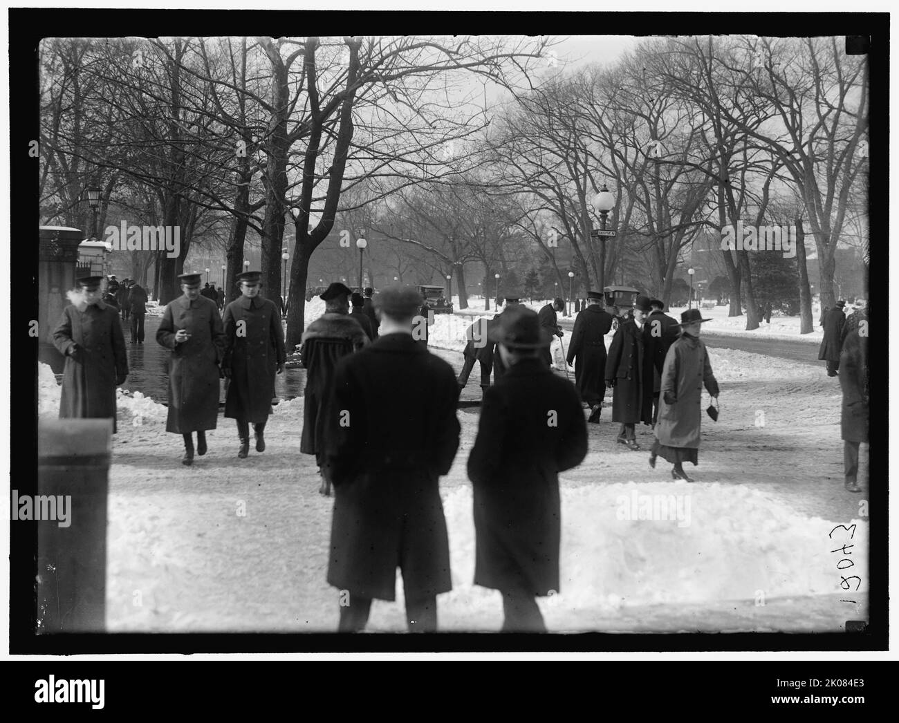 Women snow 1910s hi-res stock photography and images - Alamy