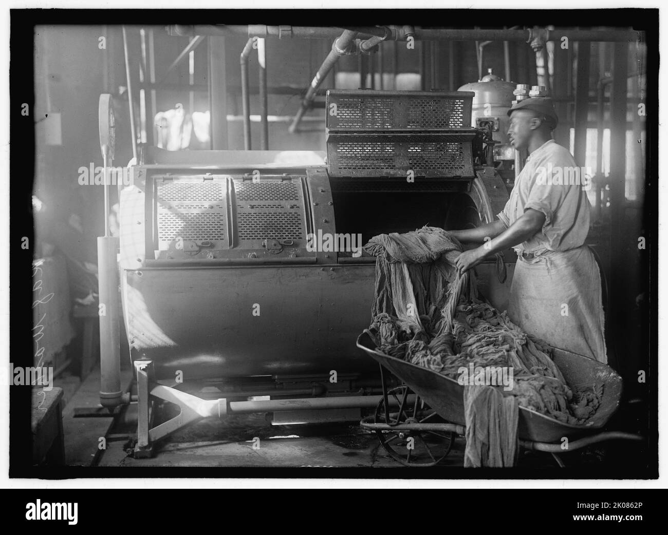 African Domestic Worker Black And White Stock Photos Images Alamy african-domestic-worker-black-and-white-stock-photos-images-alamy