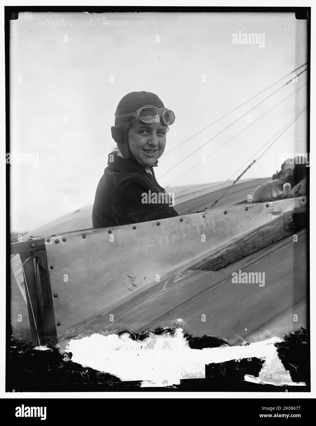 miss bernetta miller moissant sic aviatrix in bleriot plane between 1910 and 1920 american pioneering aviator bernetta adams miller enrolled for instruction at the moisant flying school at hempstead plains long island new york after receiving her license she joined moisants international aviators a flying circus miller was the fifth licensed woman pilot in the united states she won a croix de guerre in world war i 2K0867T