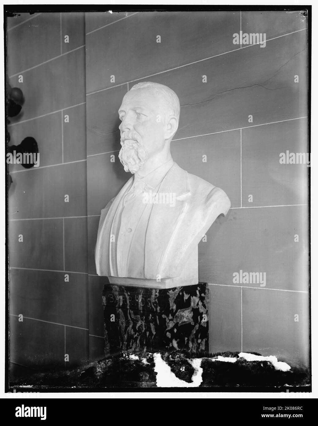 Sculpture of Barrios, presented by Guatemala, between 1910 and 1920. Bust of Guatemalan president Justo Rufino Barrios in the Pan American Union Building, headquarters for the Organization of American States, Washington, D.C. Stock Photo