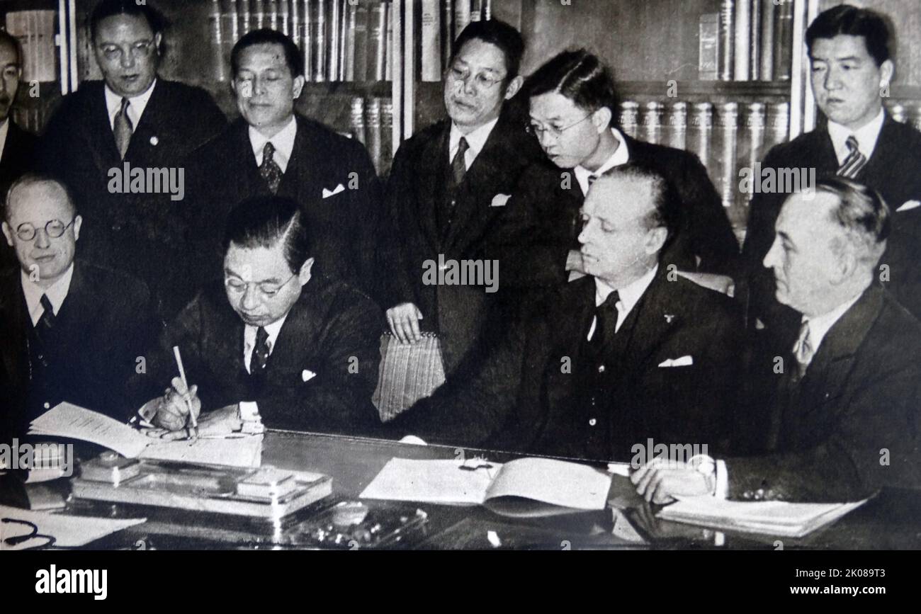 Japan's ambassador Hiroshi Oshima in Berlin with German Minister of Foreign Affairs Joachim von Ribbentrop. Baron Hiroshi Oshima (April 19, 1886 - June 6, 1975) was a general in the Imperial Japanese Army, Japanese ambassador to Germany before and during World War II. Joachim von Ribbentrop (30 April 1893 - 16 October 1946) was a German politician who served as Minister of Foreign Affairs of Nazi Germany from 1938 to 1945 Stock Photo