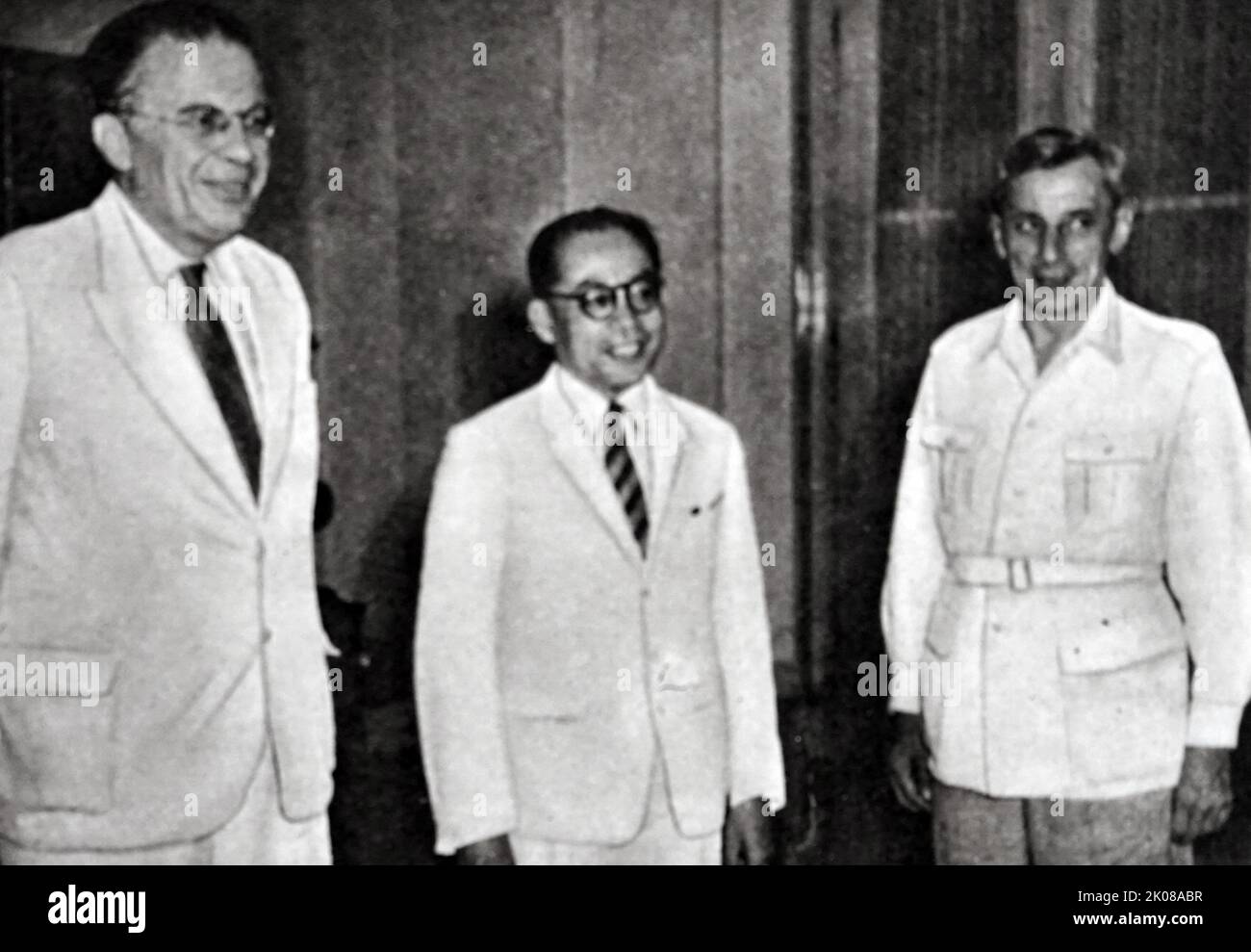 Dutch and Indonesian leaders during the Netherlands' transfer of sovereignty over the Dutch East Indies to the Republic of the United States of Indonesia at the end of 1949. The governor general Dr Van Mook, Dr Mohamed Hatta and Mr L Neher member of the Dutch cabinet Stock Photo