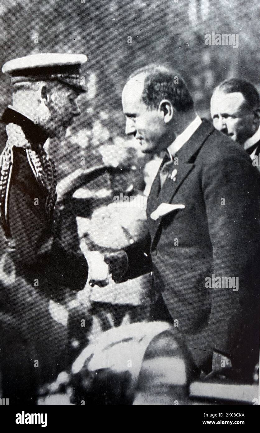 King George meets Mussolini in Rome in 1923. Benito Amilcare Andrea Mussolini (29 July 1883 - 28 April 1945) was an Italian politician who founded and led the National Fascist Party. He was Prime Minister of Italy from the March on Rome in 1922 until his deposition in 1943, and 'Duce' of Italian Fascism from the establishment of the Italian Fasces of Combat in 1919 until his execution in 1945 by Italian partisans. George VI (Albert Frederick Arthur George; 14 December 1895 - 6 February 1952) was King of the United Kingdom and the Dominions of the British Commonwealth from 11 December 1936 unti Stock Photo