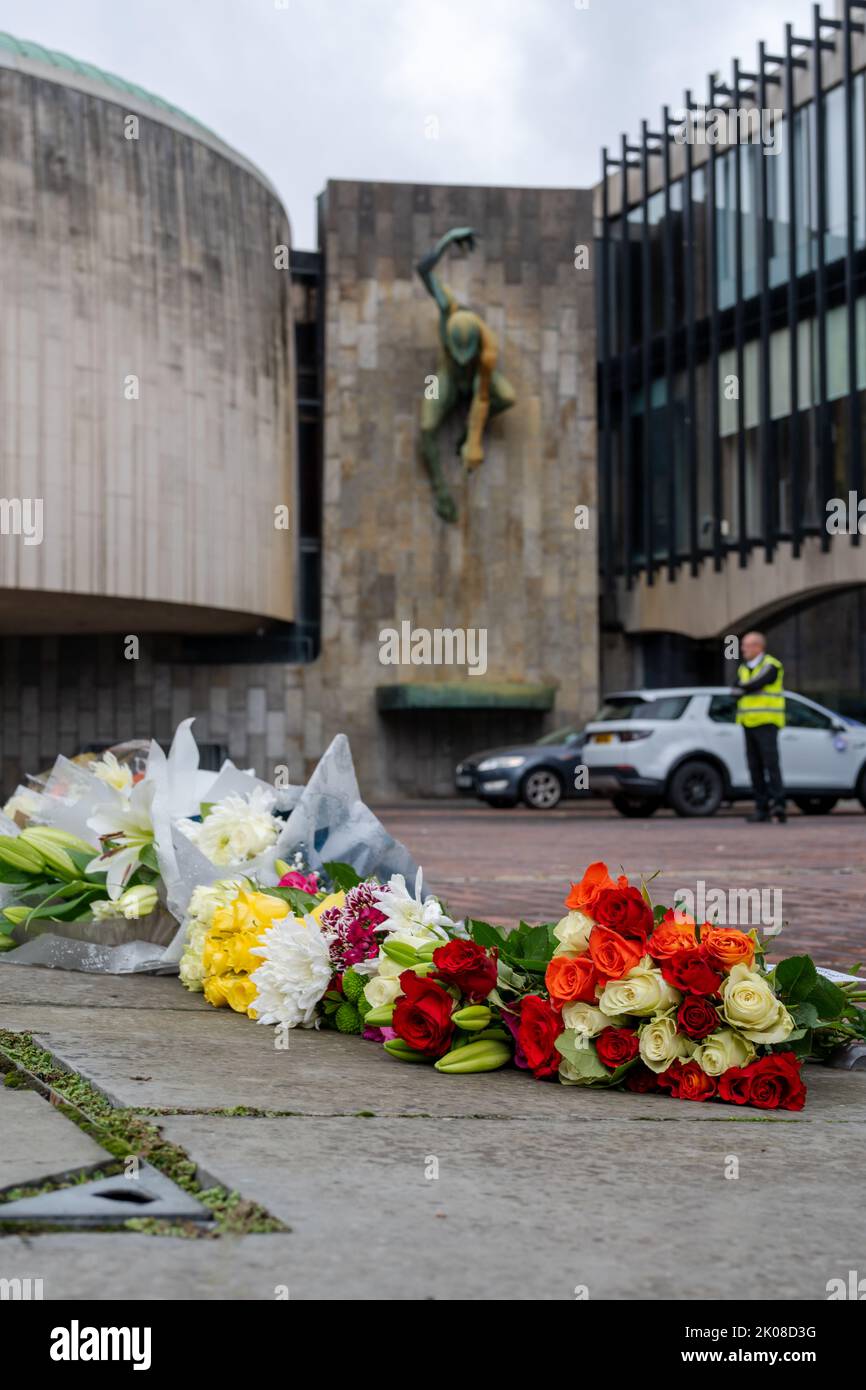 Newcastle upon Tyne, UK. 10th September 2022: Floral tributes and messages left at the Civic Centre, from Girlguiding and others on the death of Queen Elizabeth II. Credit: Hazel Plater/Alamy Live News Stock Photo
