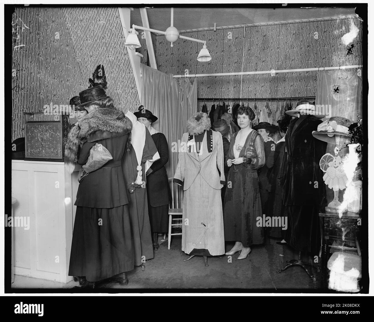 Mrs. Lansing's Bandbox, between 1910 and 1920. Eleanor Foster was the wife of American lawyer and diplomat Robert Lansing. Stock Photo