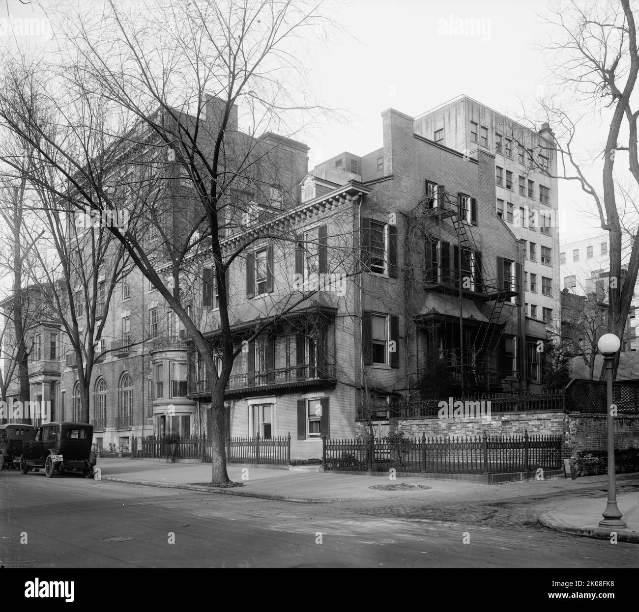 Cameron House, between 1910 and 1920. [Cameron House in Washington, DC, the offices of the Congressional Union for Woman Suffrage. Women in the United States gained the legal right to vote in 1920, with the passing of the 19th Amendment]. Stock Photo