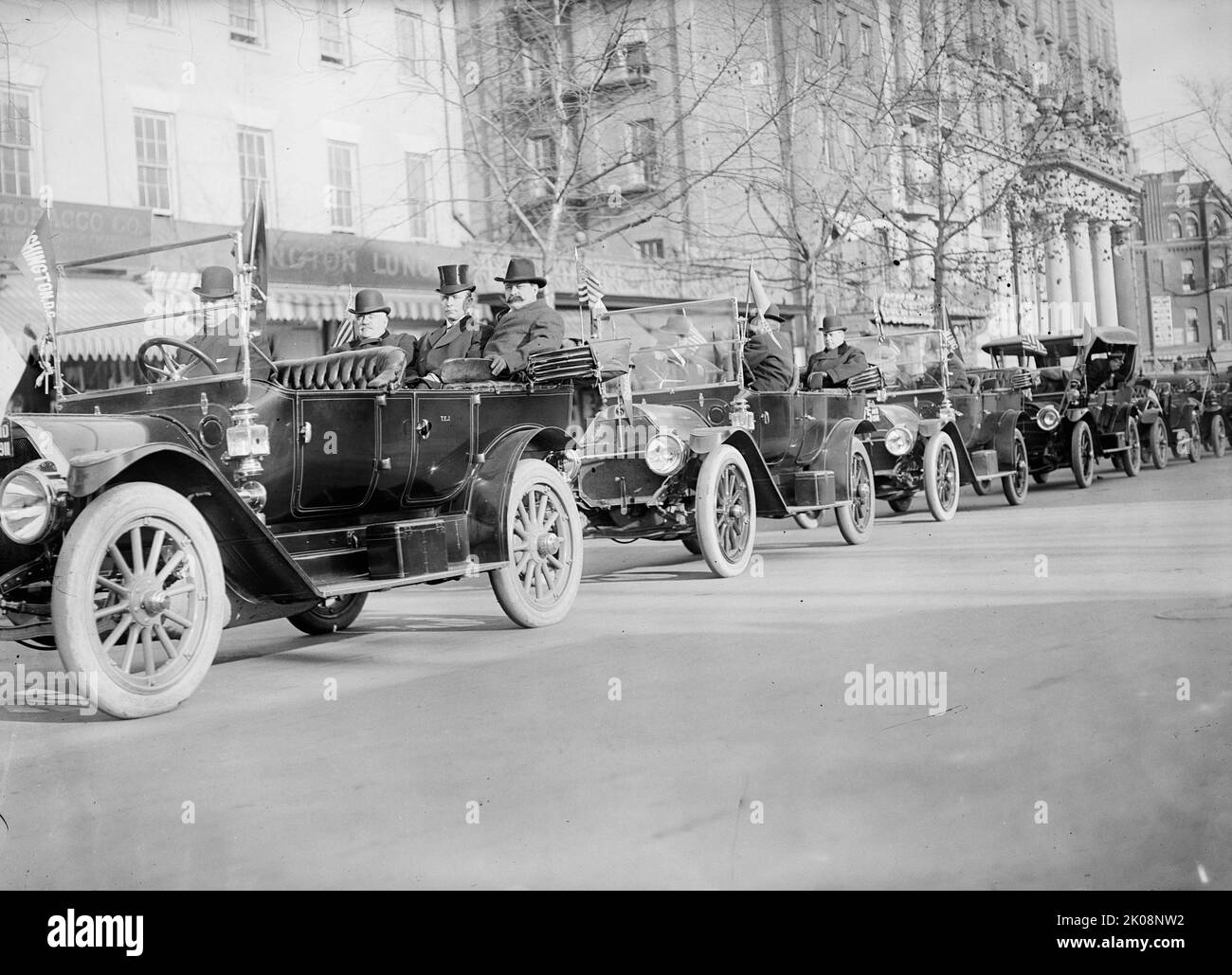 Governors of States Some Not Ident - James F. Oyster And William F. Gude of Reception Committee Are with Governor In Front Auto, 1911. [US politicians in procession]. Stock Photo