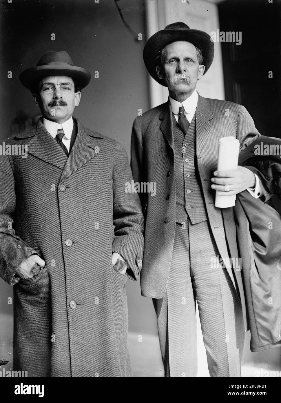 C.G. Elliott, right, with A.D. Moorehouse, 1911. Stock Photo