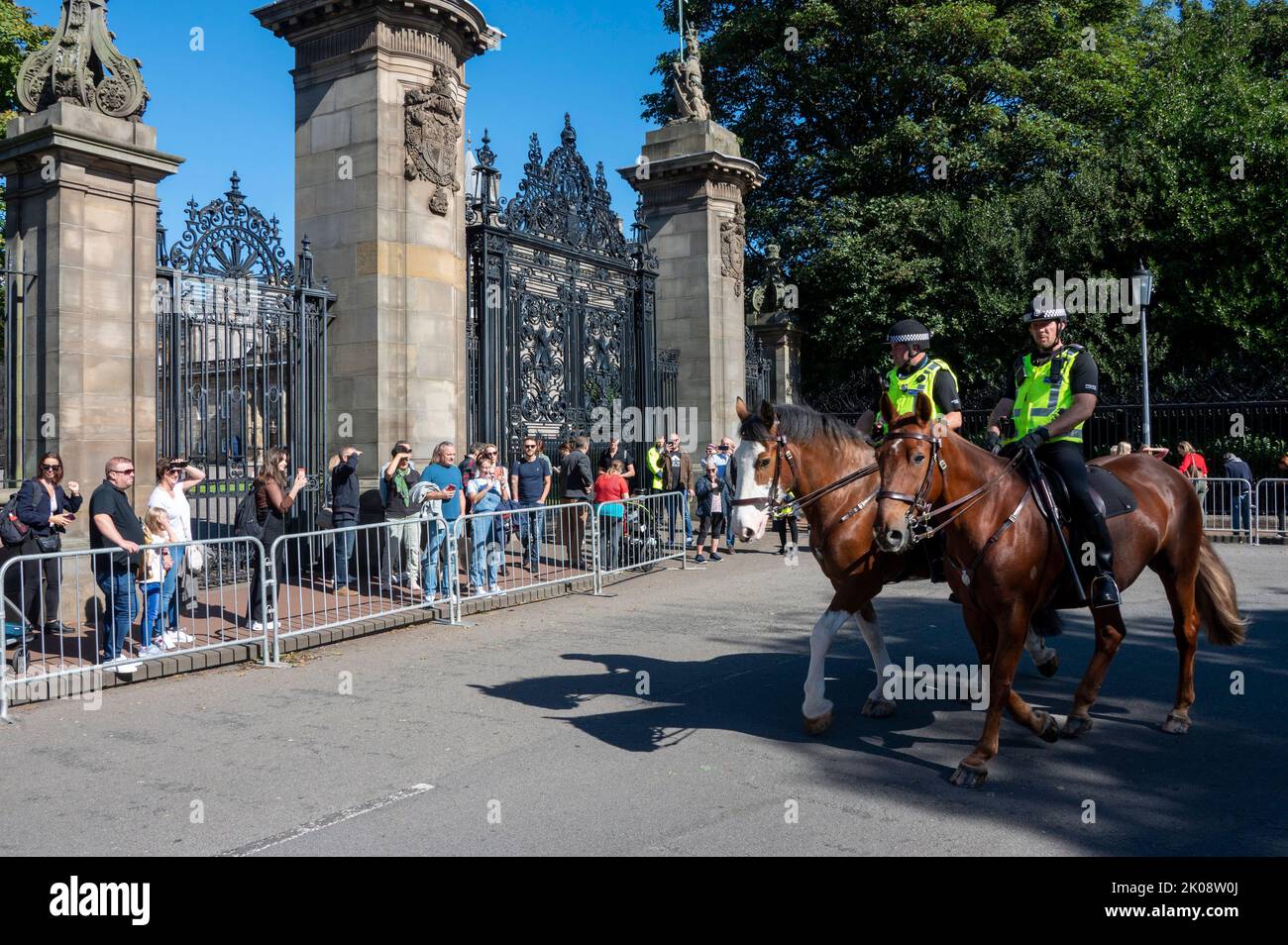 Edinburgh, Scotland. Saturday September 10 2022 Police on horseback