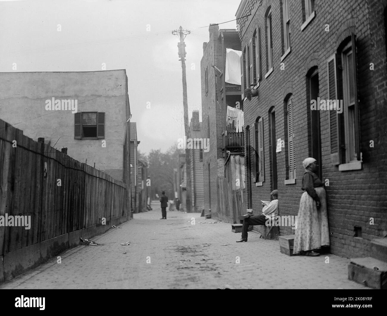 Alley Clearance. Slum Views, 1914. Poor neighbourhood, USA. Stock Photo