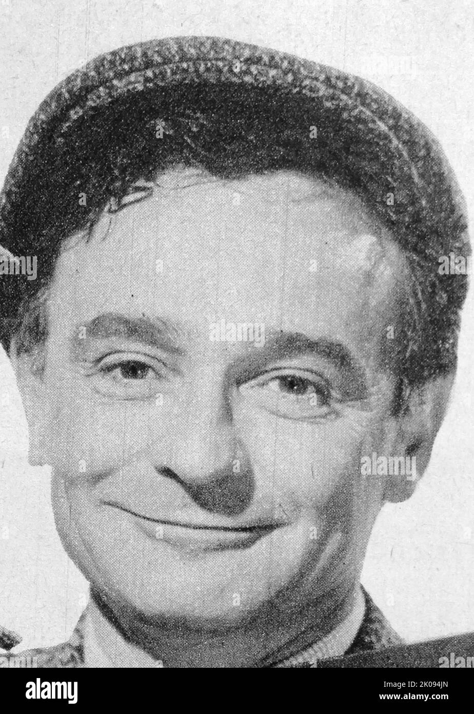 Newspaper review of the 1963 film Carry On Cabby, photograph Kenneth Connor. Stock Photo