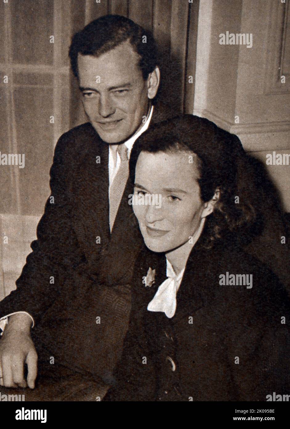 Marquis of Milford Haven with his fiancee Mrs. Romaine Dahlgren Pierce Simpson - 27 September 1949. Stock Photo