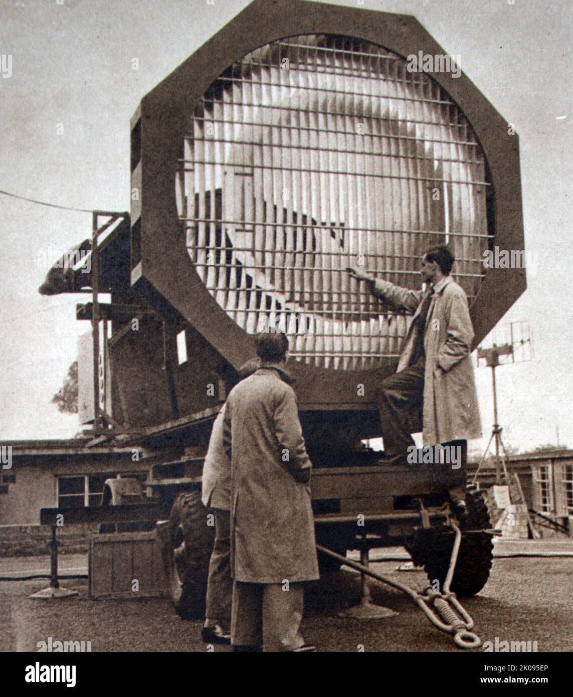 Ministry of Supply Radar Research and Development exhibition (RRDE). A wide angled scanning unit with lens aerial, exhibited at the radar research and development establishment. Stock Photo
