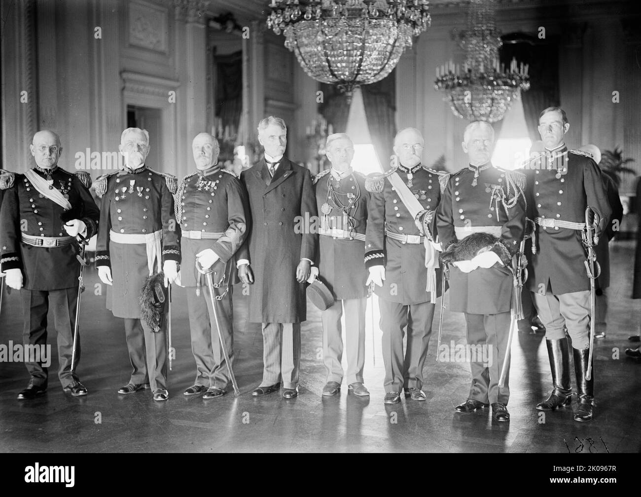 Medal of Honor officers - Gen. Charles F. Humphrey; Gen. John M. Wilson; Col. Charles H. Heyl; Gen. Theodore Schwan; Col. Frederick Fuger; Gen. W.H. Carter; Gen. A.L. Mills; Lt. Gordon Johnston. Picture Taken In East Room of White House, Probably On November 7, 1910. Stock Photo
