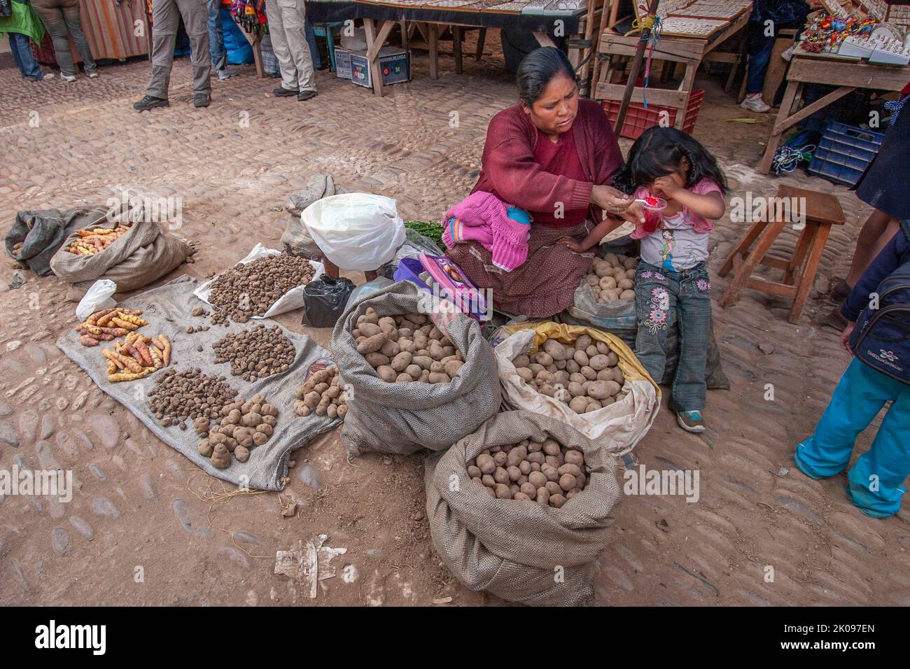 Potato farmers in ecuador hires stock photography and images Alamy