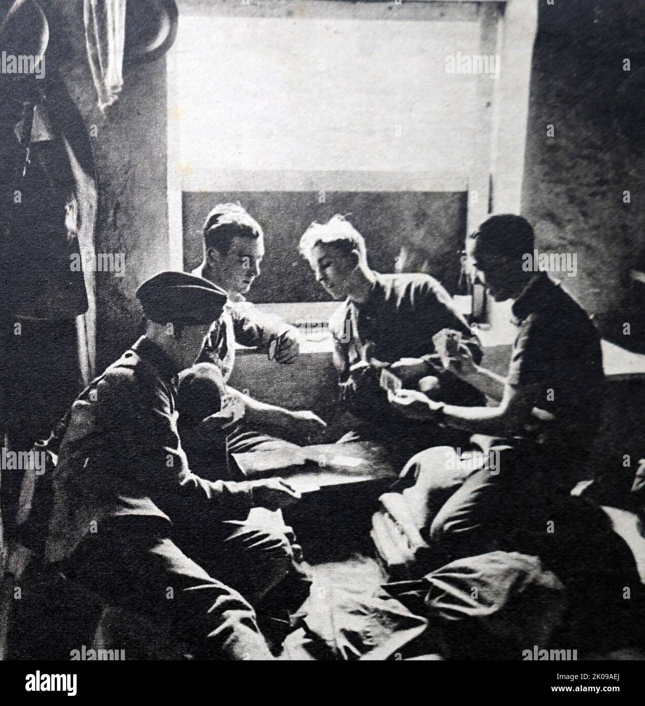 Offduty soldiers playing cards in their bilets Stock Photo Alamy