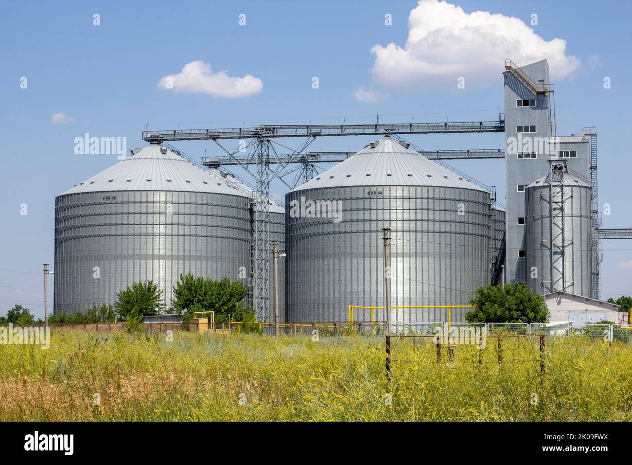 Agricultural Silos. Storage and drying. Storage of crop. Grain elevator