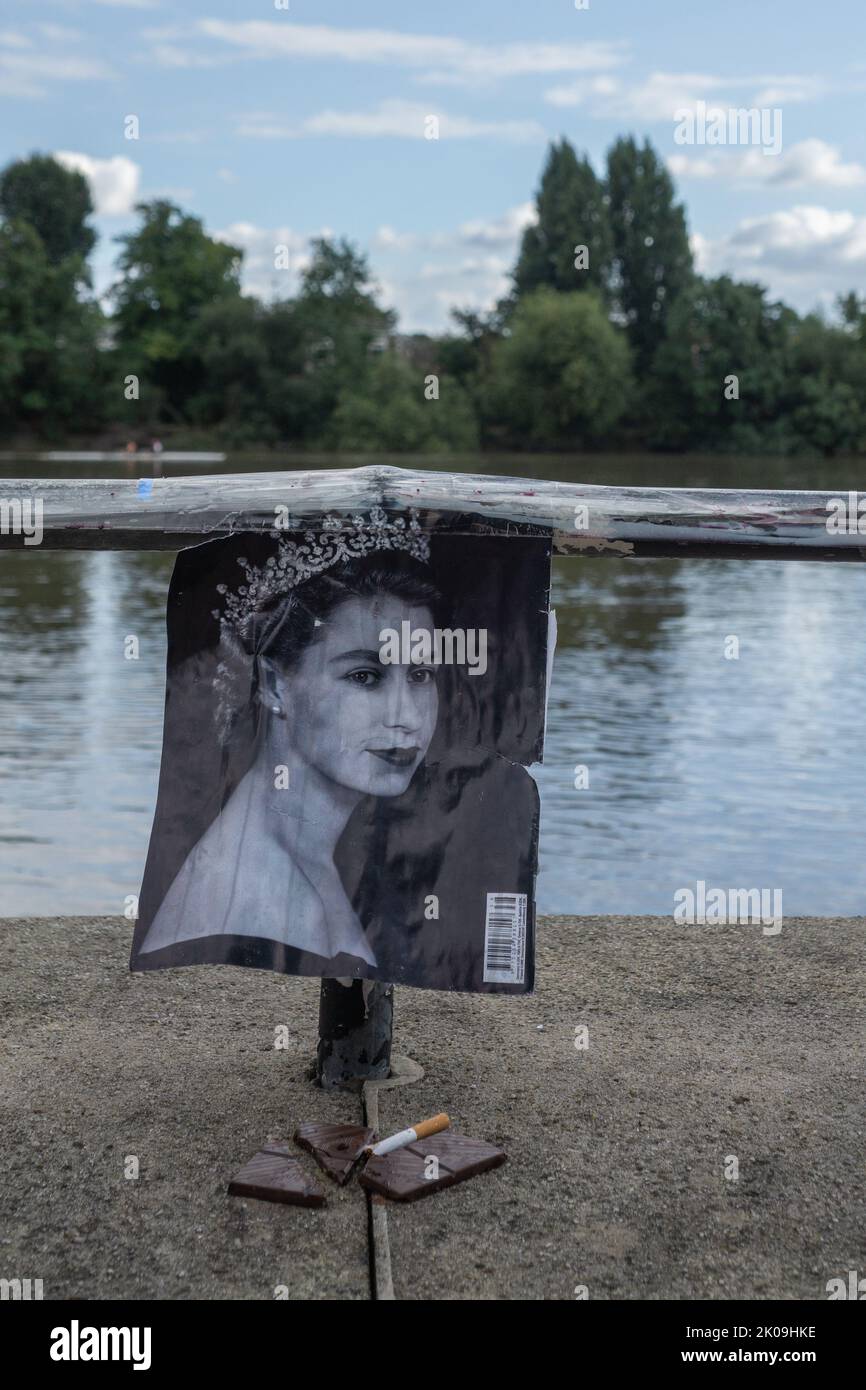 London, England, UK. 10th Sep 2022. A photo of Queen Elizabeth II with a cigarette and some chocolate. An unusual tribute along the river Thames following her death. Cristina Massei/Alamy Live News Stock Photo
