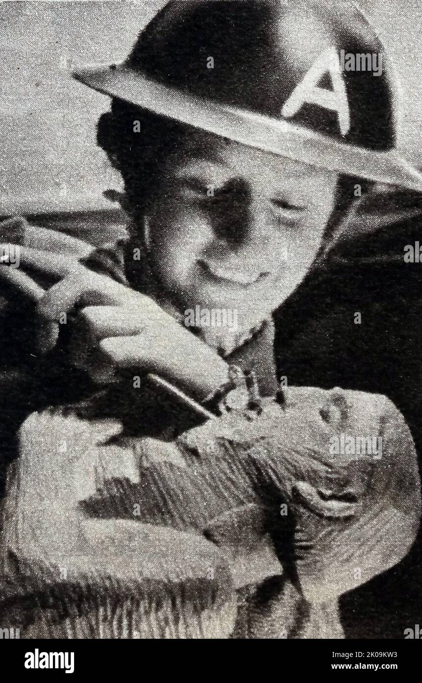 Miss Marjorie Nicol-Smith carving a statue of Noah during World War II. Stock Photo