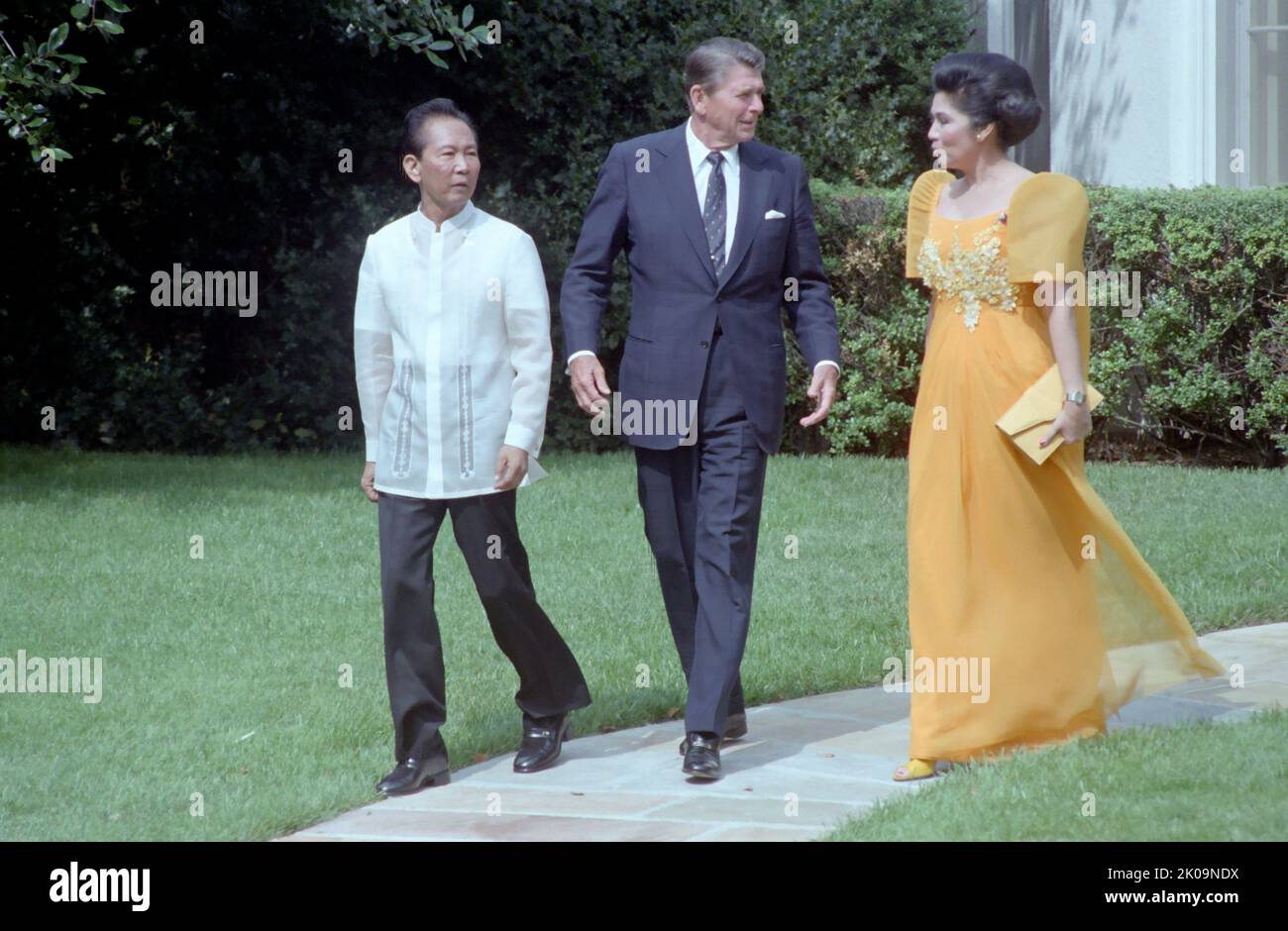 Phillipines President Ferdinand and Imelda Marcos at the White House with US President Ronald Reagan in 1982. Ferdinand Emmanuel Edralin Marcos Sr. (September 11, 1917 - September 28, 1989) was a Filipino politician and lawyer who was the 10th president of the Philippines from 1965 to 1986. Imelda Romualdez Marcos (born July 2, 1929) is a Filipina politician and convicted criminal who was First Lady of the Philippines for 20 years. Ronald Wilson Reagan (February 6, 1911 - June 5, 2004) was an American politician who served as the 40th president of the United States from 1981 to 1989. A member Stock Photo