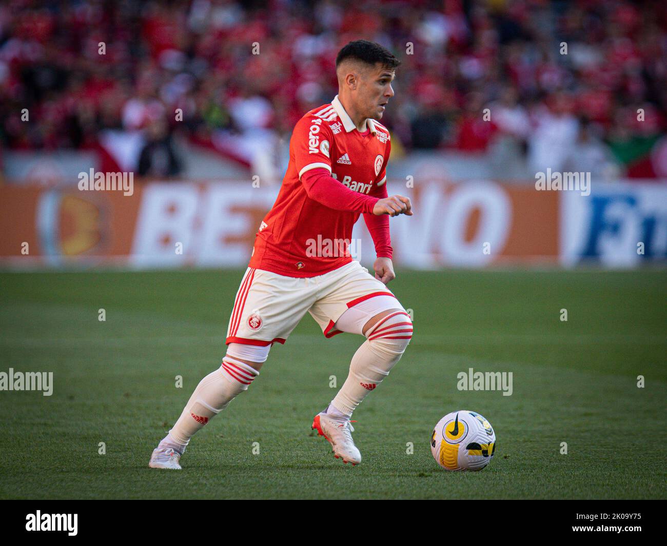 Porto Alegre, Brazil. 10th Sep, 2022. RS - Porto Alegre - 09/10/2022 - BRAZILIAN A 2022, INTERNACIONAL X CUIABA - Bustos an Internacional player during a match against Cuiaba at the Beira-Rio stadium for the Brazilian championship A 2022. Photo: Maxi Franzoi/AGIF/Sipa USA Credit: Sipa USA/Alamy Live News Stock Photo