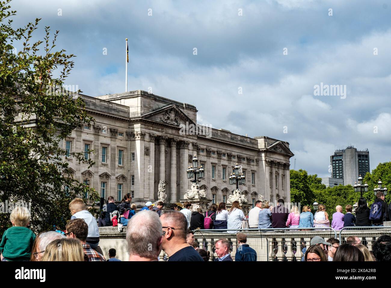 City of Westminster London, UK, September 10 2022, Crowds Gathered In London To Mourn The Passing Of Queen Elizabeth ll Outside Buckingham Palace Stock Photo