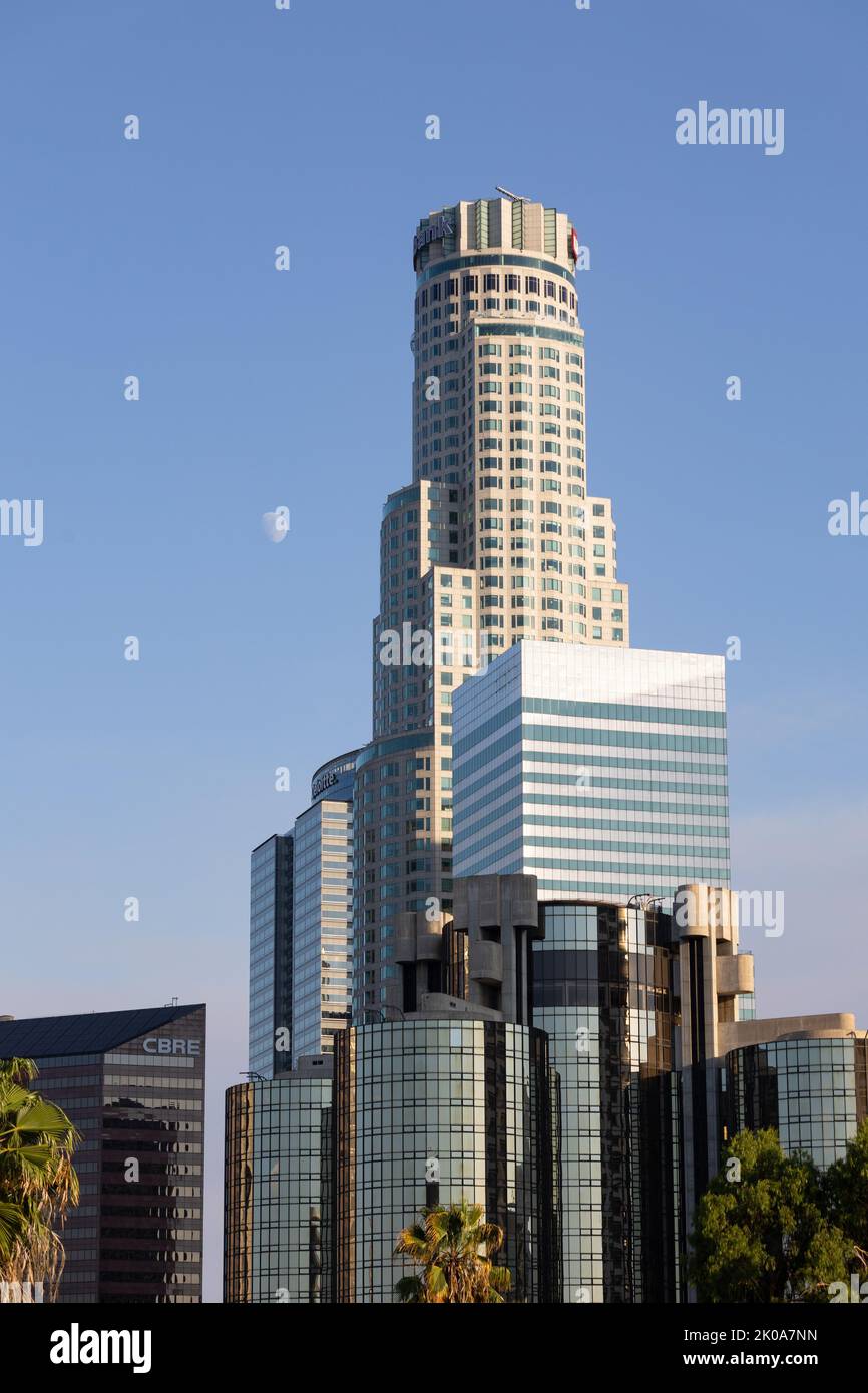 Moon rise over the US bank building in Los Angeles Stock Photo