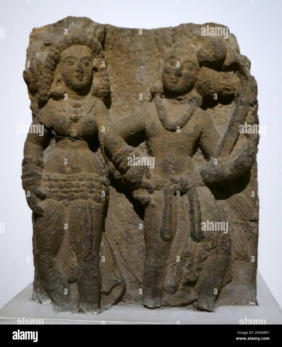 Dampatti/couple. Satavahana, 2nd century BCE. Pitalkora, Maharashtra. Carved sandstone. Stock Photo
