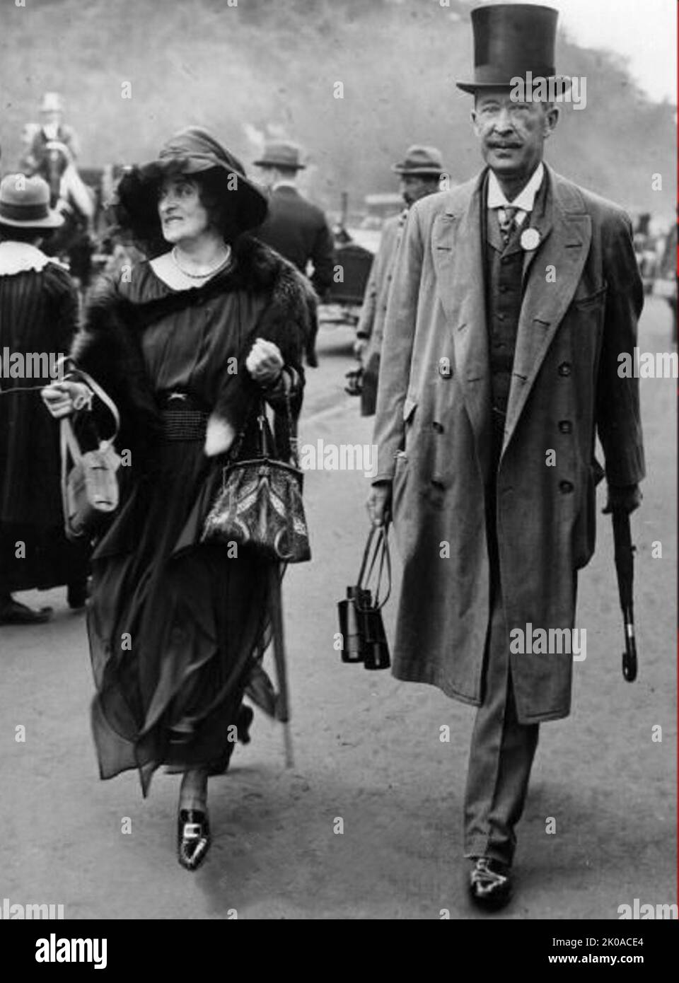 Lord and Lady Carnarvon. George Edward Stanhope Molyneux Herbert, 5th Earl of Carnarvon, DL (26 June 1866 - 5 April 1923), styled Lord Porchester until 1890, was an English peer and aristocrat best known as the financial backer of the search for and excavation of Tutankhamun's tomb in the Valley of the Kings Stock Photo