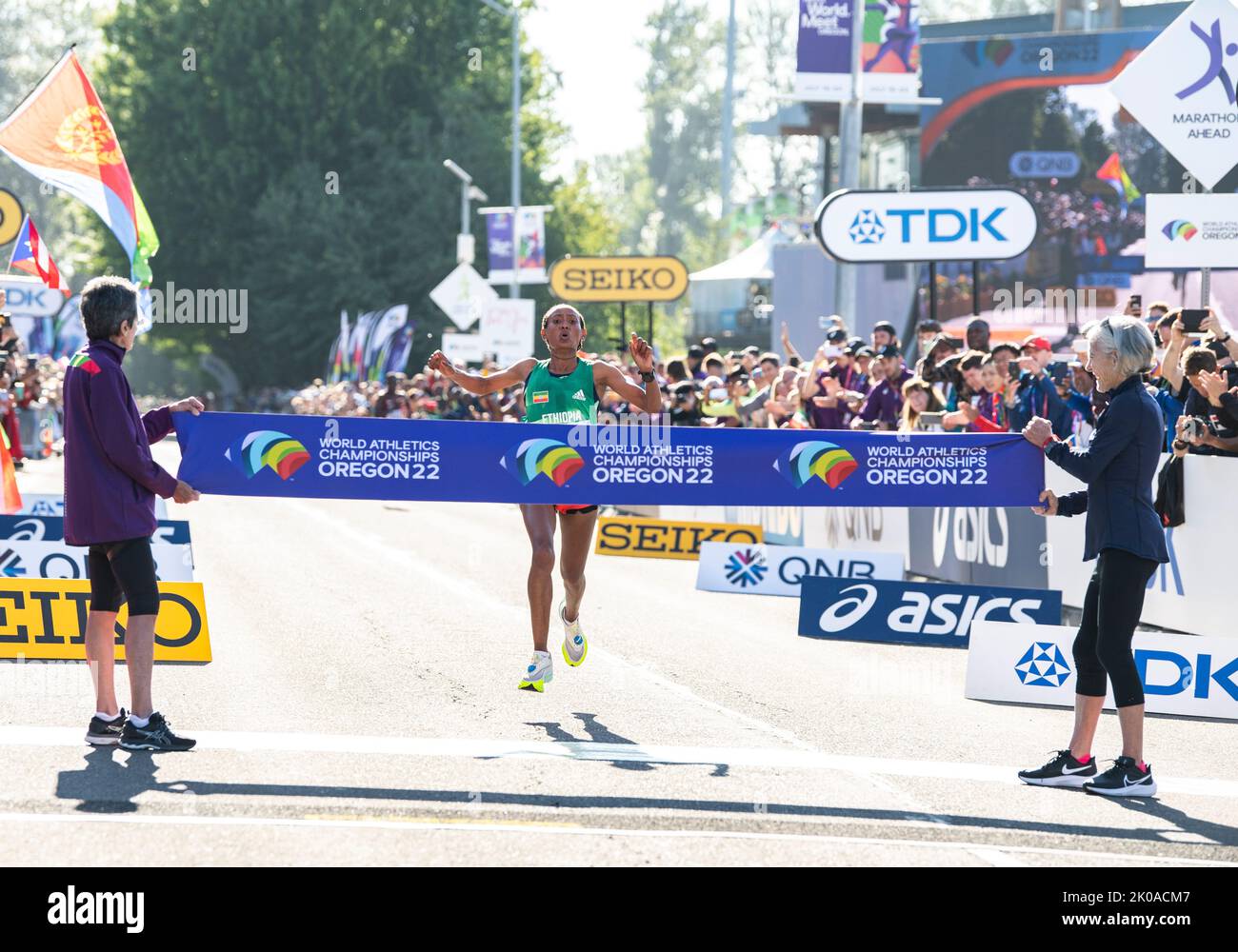 gotytom-gebreslase-of-ethiopia-crossing-the-finishing-line-to-win-in