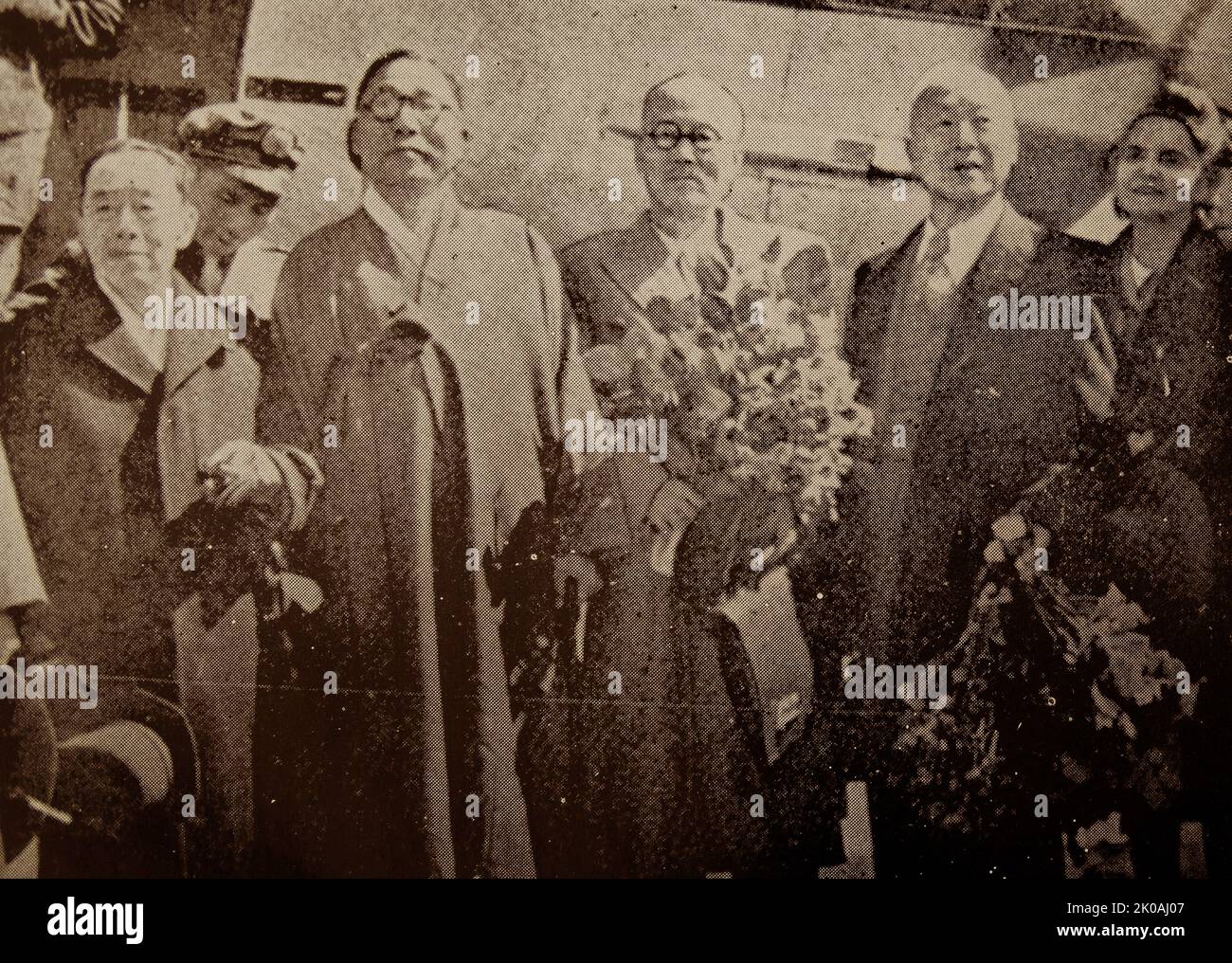Homecoming of the Prominent Figures in Republic of Korea Provisional Government (right to left): Franziska Donner, spouse of Syngman Rhee, General Lee Cheong-Cheon holding a bouquet of flowers (middle); Kim-Gu Stock Photo