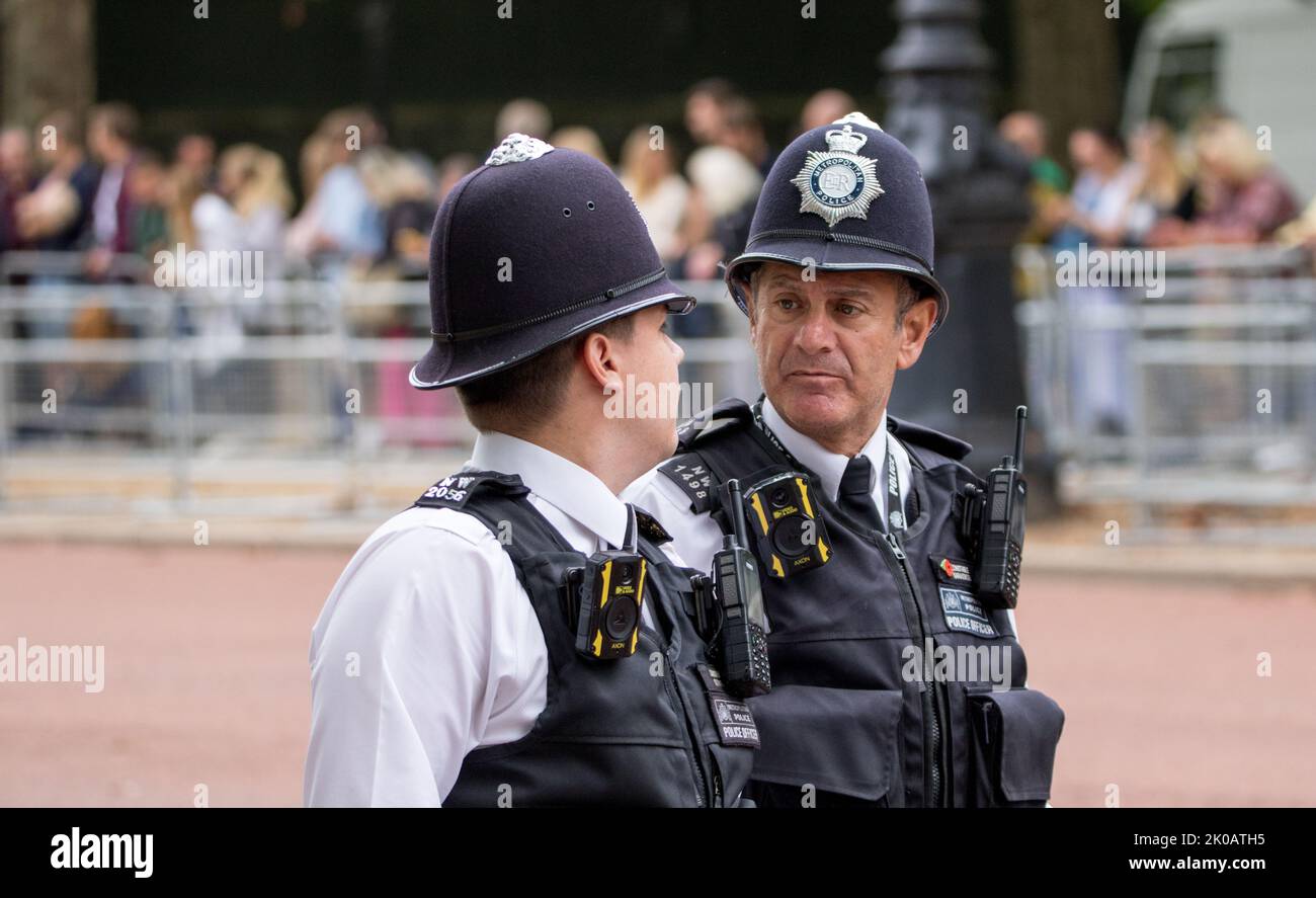 London, Westminster, UK. 10th Sep, 2022. Following the death of Her Majesty Queen Elizabeth II on 8th September thousands gather at Buckingham palace to show their affection for the late Queen and support for her heir King Charles III. Credit: Newspics UK London/Alamy Live News Stock Photo