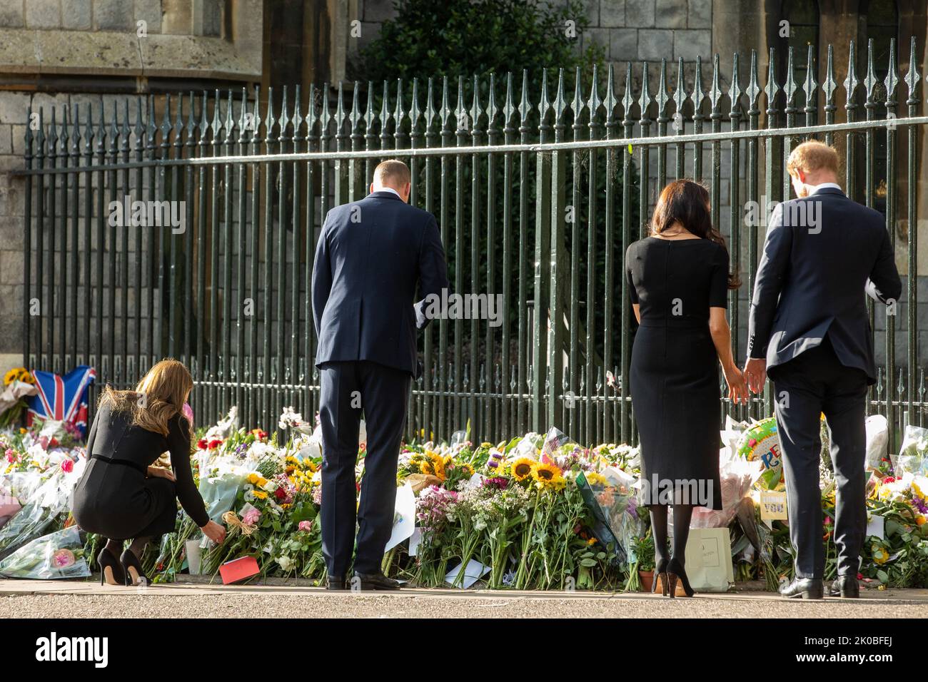 Windsor, UK. 10th September, 2022. Prince William and Catherine, the new Prince and Princess of Wales, accompanied by Prince Harry and Meghan, the Duke and Duchess of Sussex, view floral tributes laid outside Cambridge Gate at Windsor Castle following the death of Queen Elizabeth II. Queen Elizabeth II, the UK's longest-serving monarch, died at Balmoral aged 96 on 8th September 2022 after a reign lasting 70 years. Credit: Mark Kerrison/Alamy Live News Stock Photo