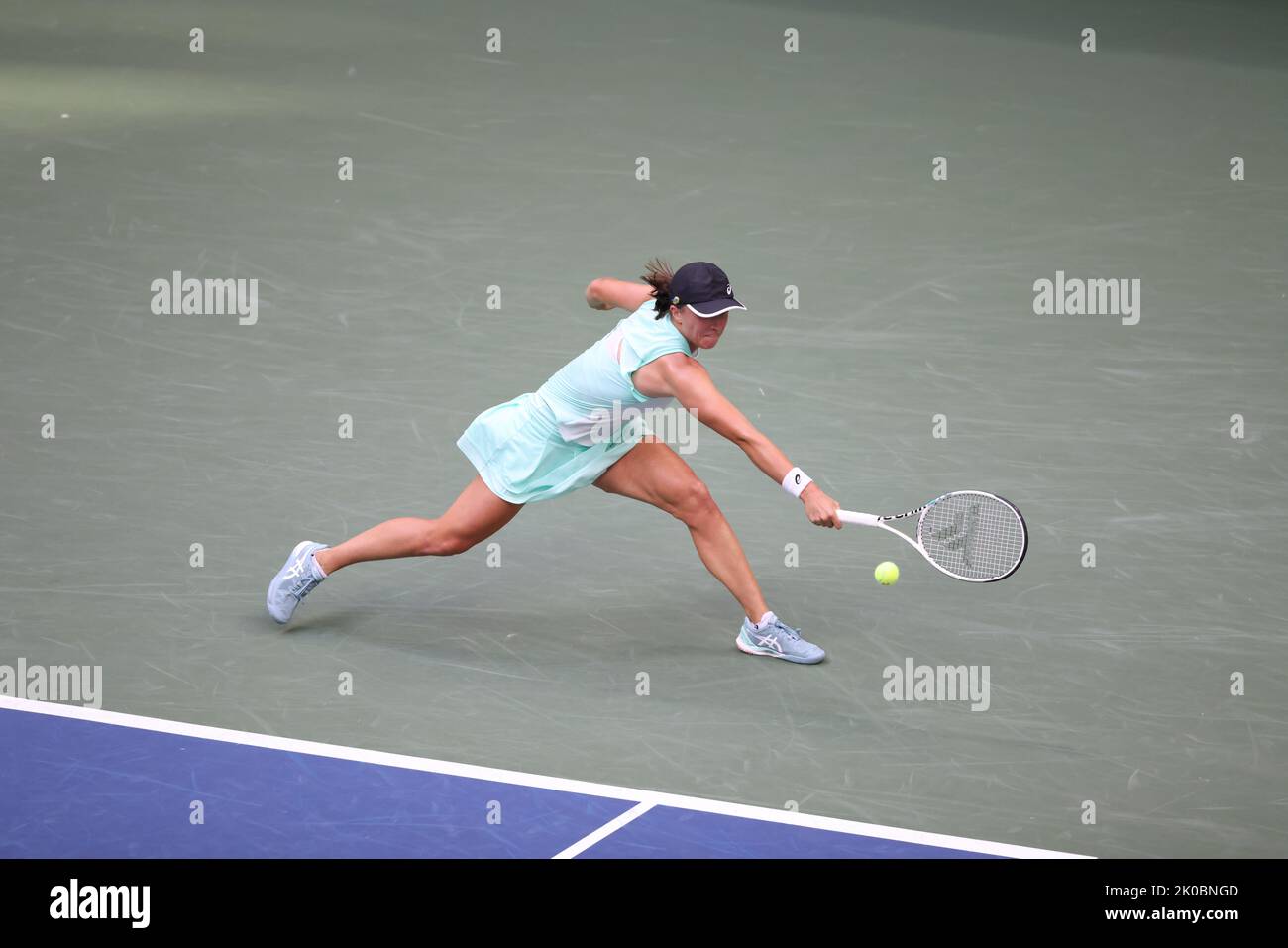 New York, USA. 10th Sep, 2022. NEW YORK, NY - September 10: Iga Swiatek of Poland during women's final against Ons Jabeur of Tunisia at USTA Billie Jean King National Tennis Center on September 10, 2022 in New York City. ( Credit: Adam Stoltman/Alamy Live News Credit: Adam Stoltman/Alamy Live News Stock Photo