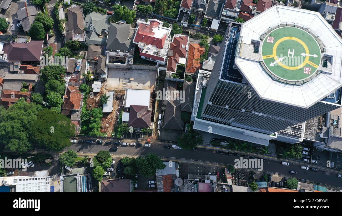 helicopter landing pad on top of skyscraper Stock Photo Alamy