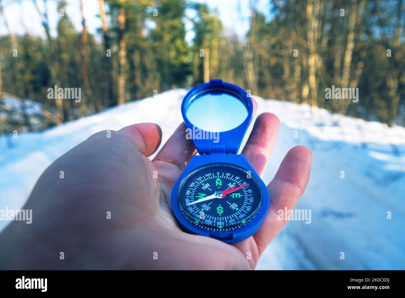 Winter hiking (winter independent travel in forest and river), camping