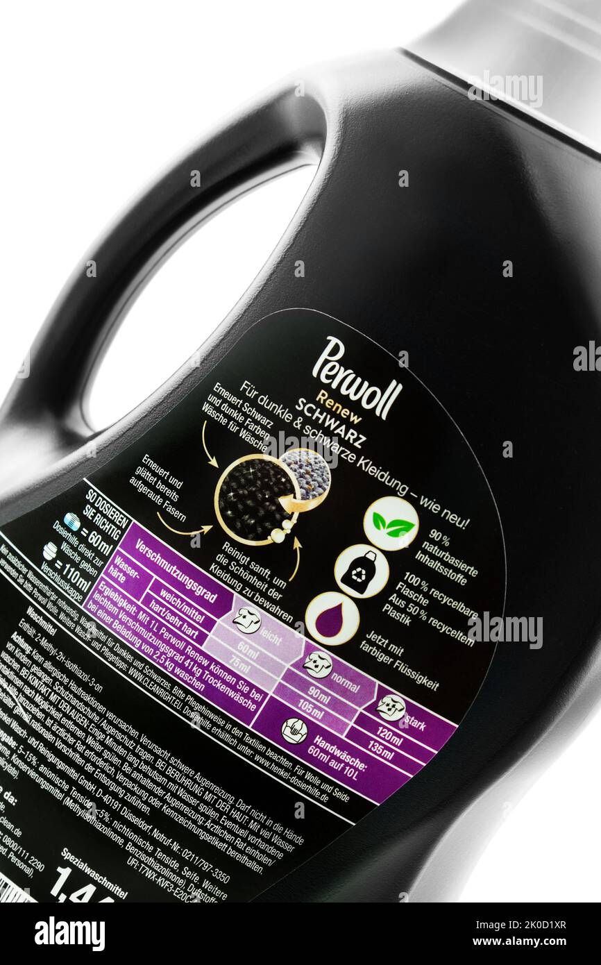 1 Flasche Waschmittel Perwoll schwarz Renew von Henkel auf weissem Hintergrund Stock Photo