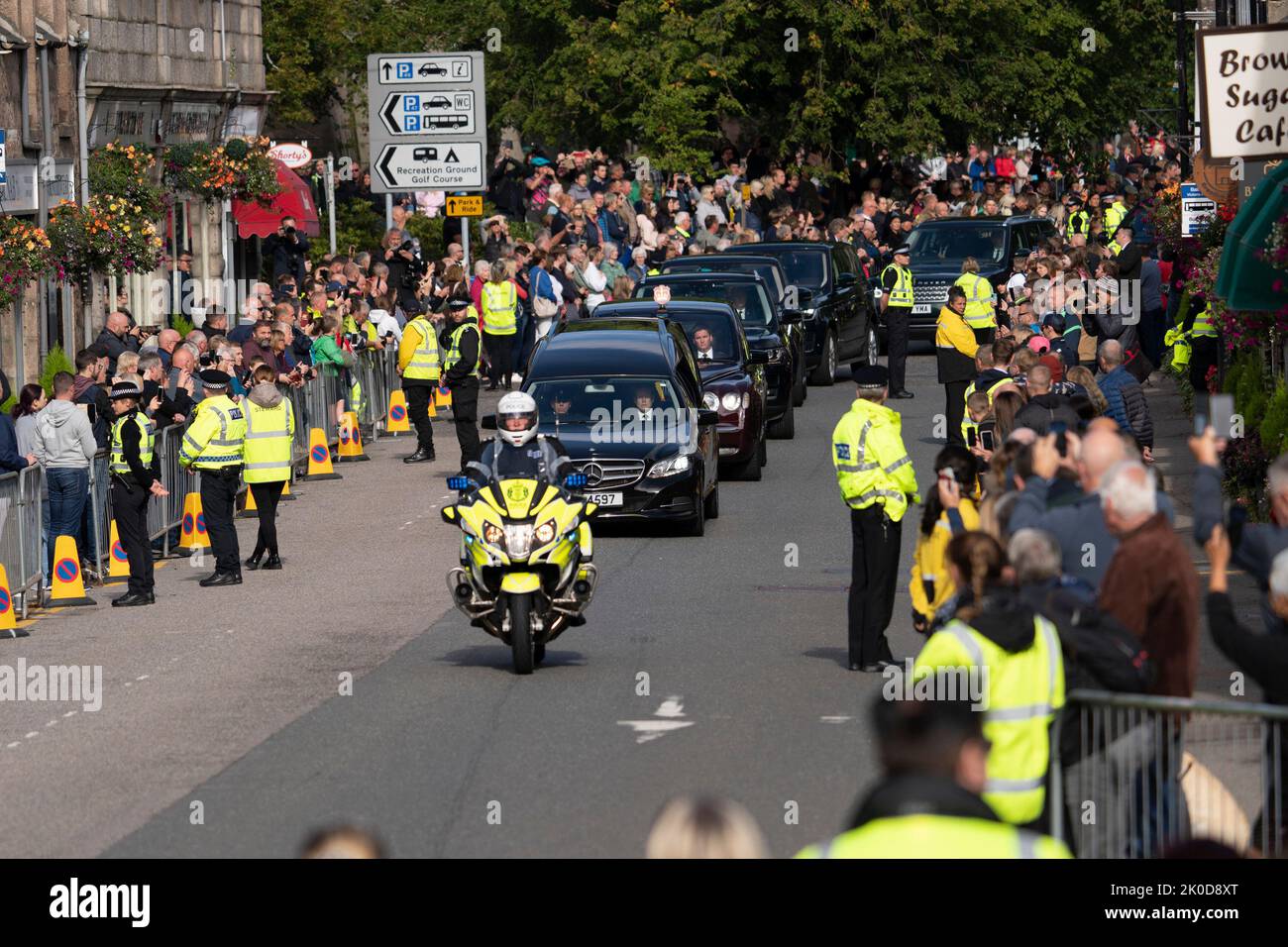 Ballater, Scotland, UK. 11th September 2022. Coffin cortege of Queen Elizabeth II [passes through Ballater en route to Edinburgh. Ballater on Royal Deeside is a village nearest to Balmoral Castle and is on the route of the cortege carrying the coffin of Queen Elizabeth II to Edinburgh today. Iain Masterton/Alamy Live News Stock Photo