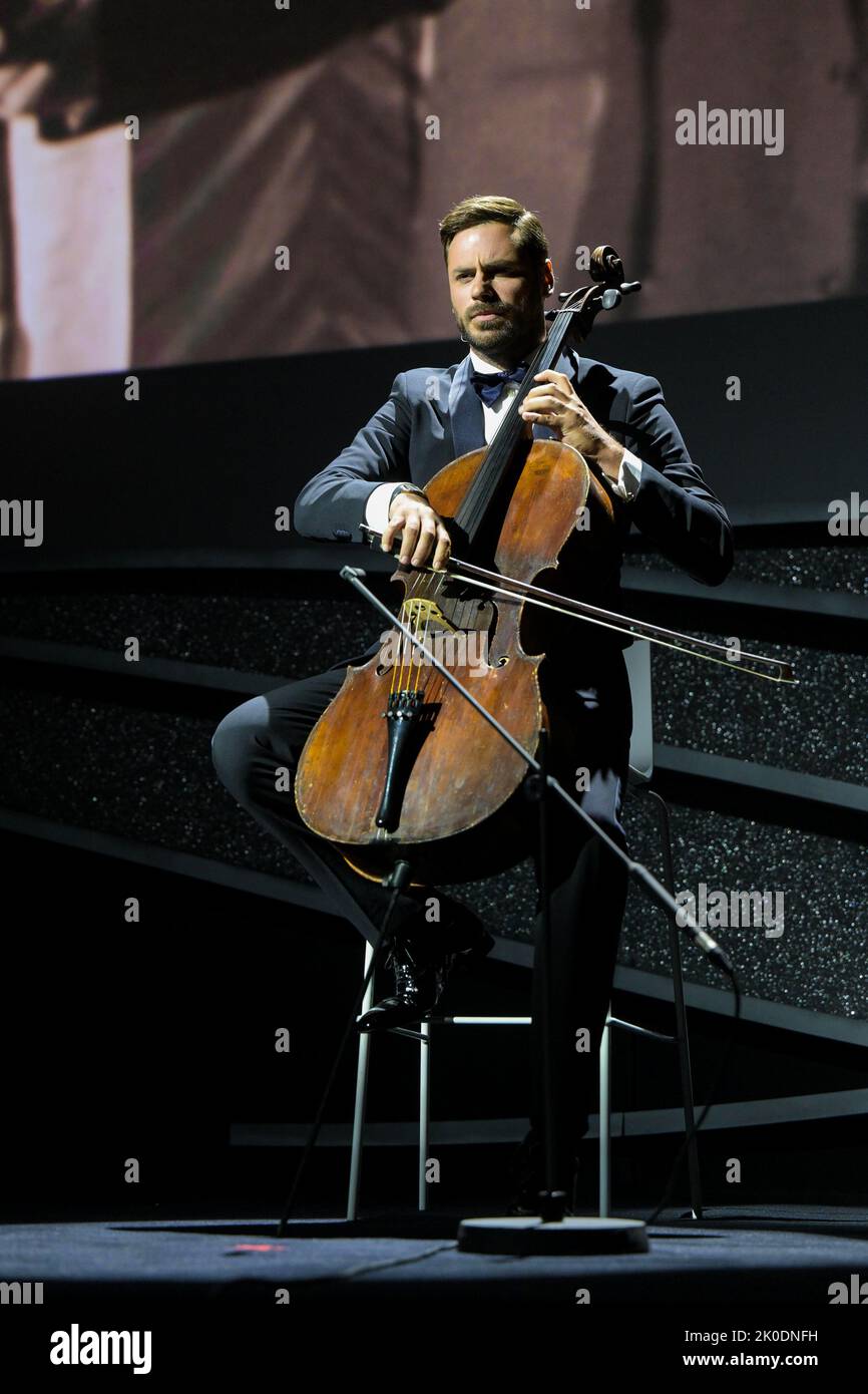 Stjepan Hauser 79th Venice Film Festival Cellist Performance on the beach  Venice, Italy 10th September 2022 (Photo by SGP/Sipa USA)Italia id 127248  129 *Not Exclusive Stock Photo - Alamy