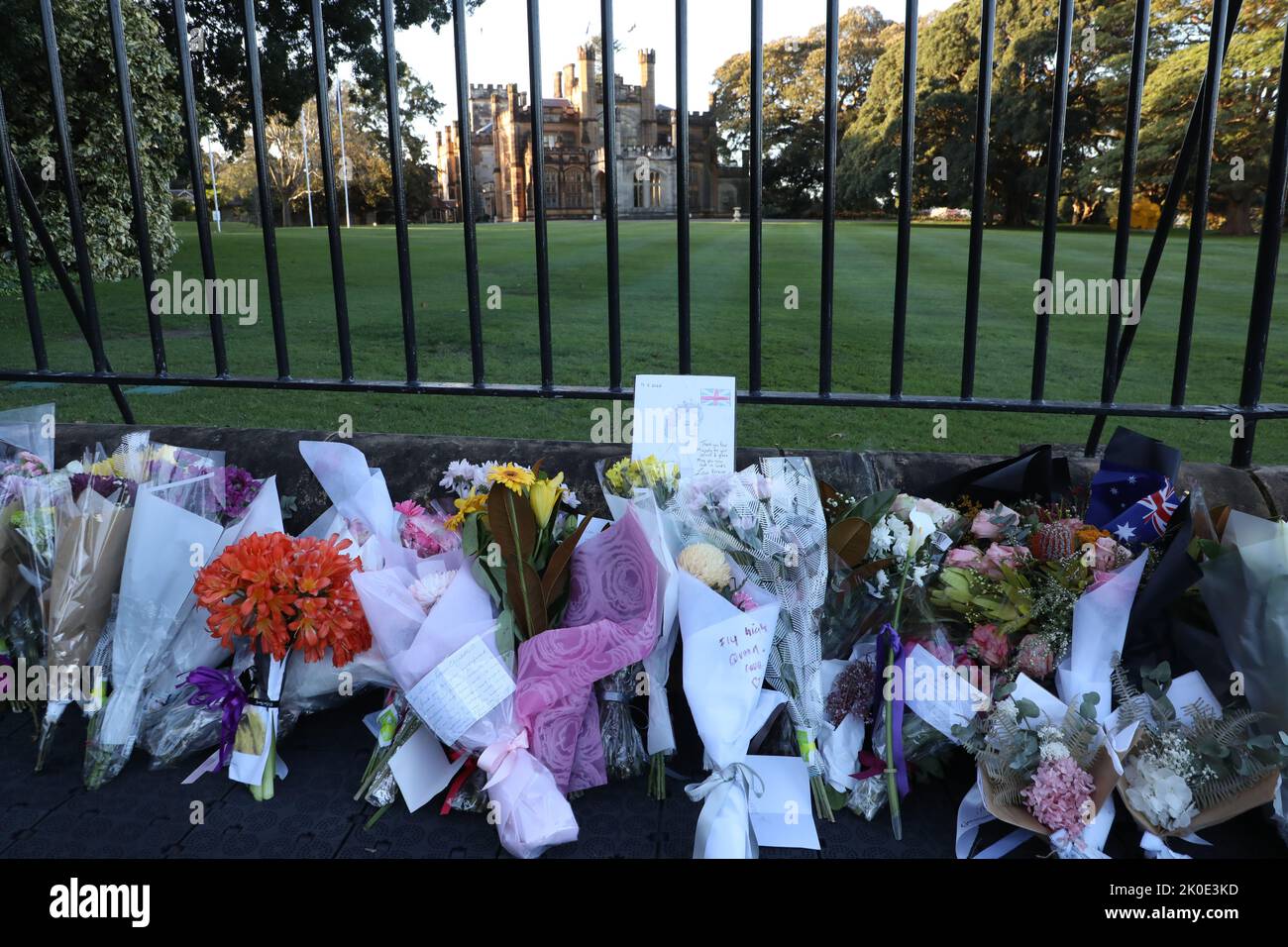 Sydney, Australia. 11th September 2022. Members of the public have been asked to leave flowers outside Government House, the official residence of the monarch’s representative for NSW. A slow trickle of people passed through to place flowers and pay their respects. Credit: Richard Milnes/Alamy Live News Stock Photo