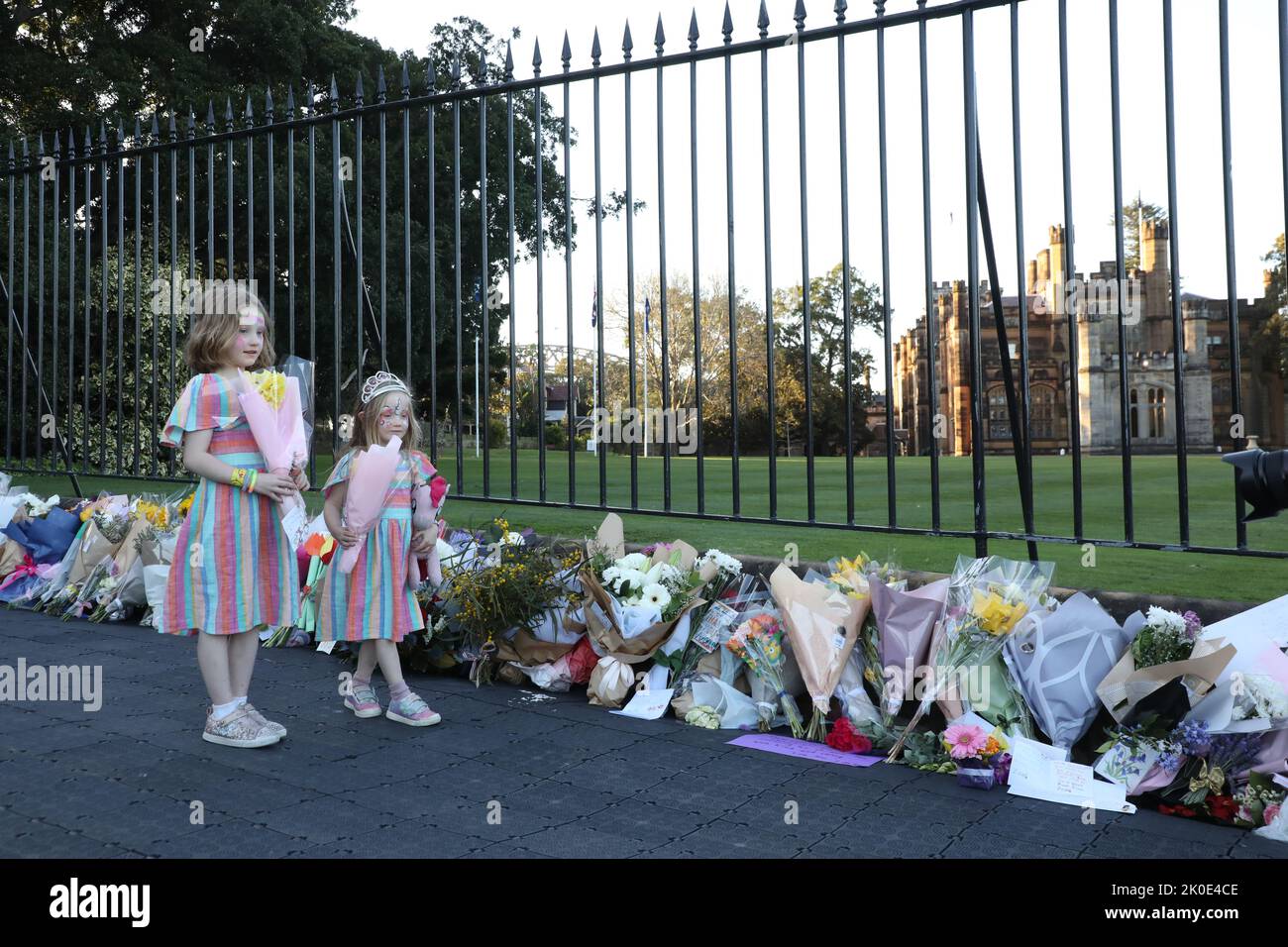 Sydney, Australia. 11th September 2022. Members of the public have been asked to leave flowers outside Government House, the official residence of the monarch’s representative for NSW. A slow trickle of people passed through to place flowers and pay their respects. Credit: Richard Milnes/Alamy Live News Stock Photo