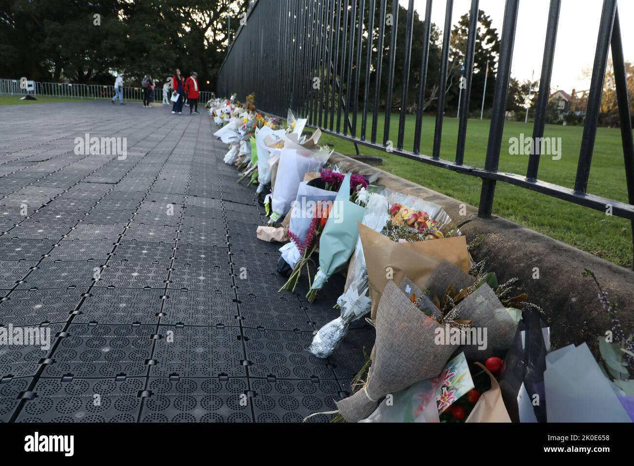 Sydney, Australia. 11th September 2022. Members of the public have been asked to leave flowers outside Government House, the official residence of the monarch’s representative for NSW. A slow trickle of people passed through to place flowers and pay their respects. Credit: Richard Milnes/Alamy Live News Stock Photo