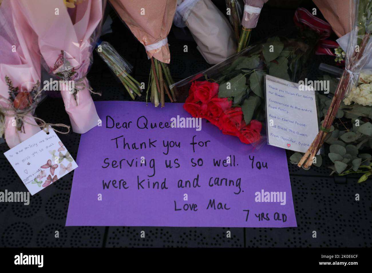 Sydney, Australia. 11th September 2022. Members of the public have been asked to leave flowers outside Government House, the official residence of the monarch’s representative for NSW. A slow trickle of people passed through to place flowers and pay their respects. Credit: Richard Milnes/Alamy Live News Stock Photo